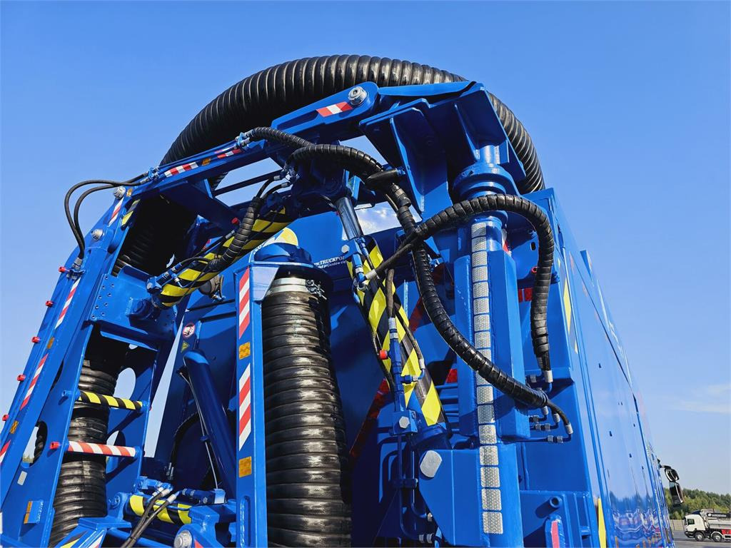 Vacuum truck Iveco Saugbagger vacuum cleaner excavator sucking loos: picture 18