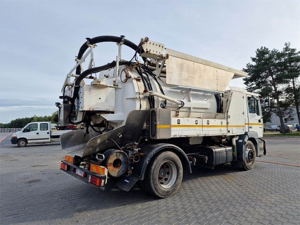 Vacuum truck MAN WUKO MORO KOMBI FOR CHANNEL CLEANING: picture 6
