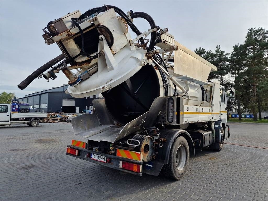 Vacuum truck MAN WUKO MORO KOMBI FOR CHANNEL CLEANING: picture 17