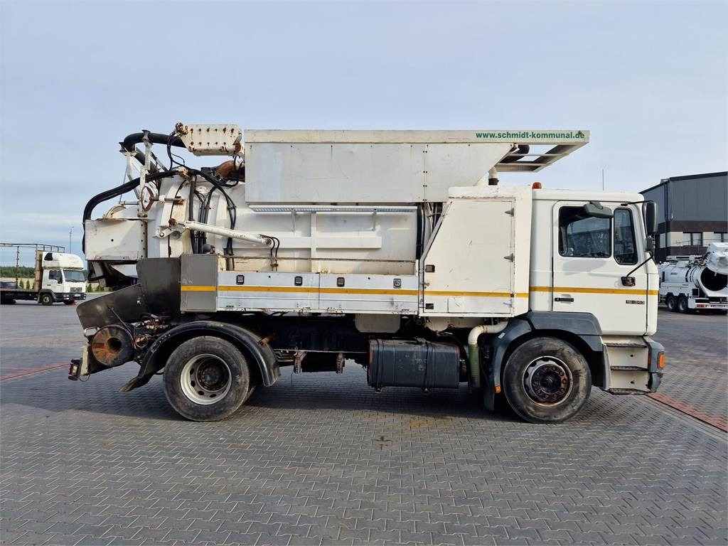 Vacuum truck MAN WUKO MORO KOMBI FOR CHANNEL CLEANING: picture 7