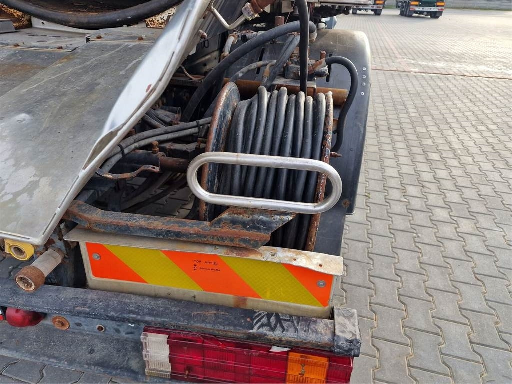 Vacuum truck MAN WUKO MORO KOMBI FOR CHANNEL CLEANING: picture 19