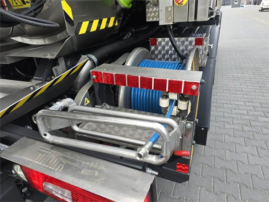 Scania MORO KAISER WUKO COMBI HOT WATER FOR CLEANING SEWE - Vacuum truck: picture 4 Scania MORO KAISER WUKO COMBI HOT WATER FOR CLEANING SEWE - Vacuum truck: picture 4