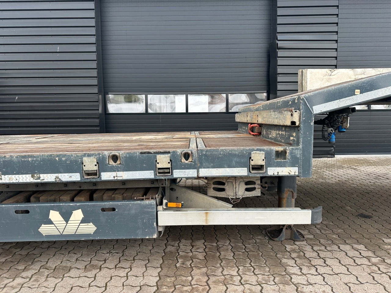 Low loader semi-trailer Nooteboom 4 achs Tieflader / Rampen / Ausziehbar: picture 8 Low loader semi-trailer Nooteboom 4 achs Tieflader / Rampen / Ausziehbar: picture 8