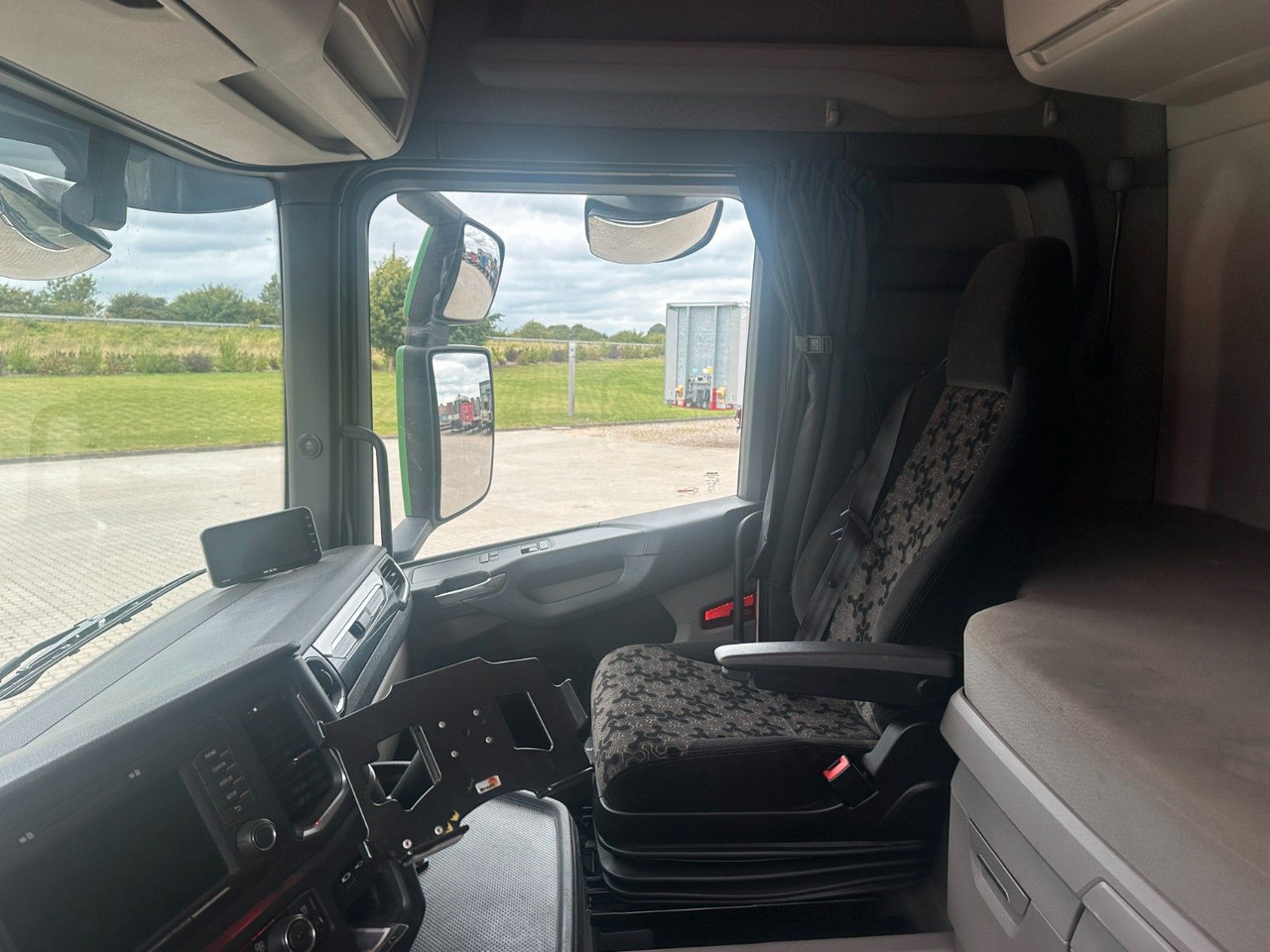 Tractor unit Scania R 500 6x2: picture 11