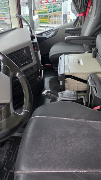 Tractor unit Volvo FH 500: picture 17