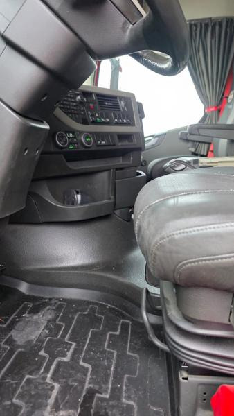 Tractor unit Volvo FH 500: picture 18