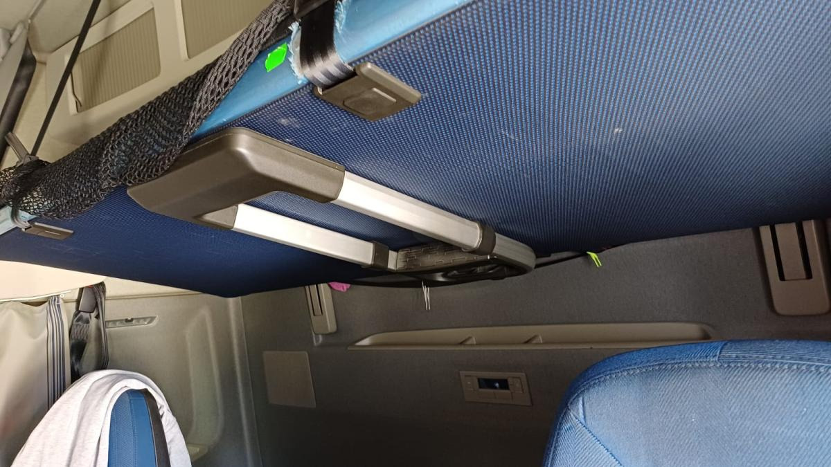 Tractor unit Volvo FH 500: picture 8