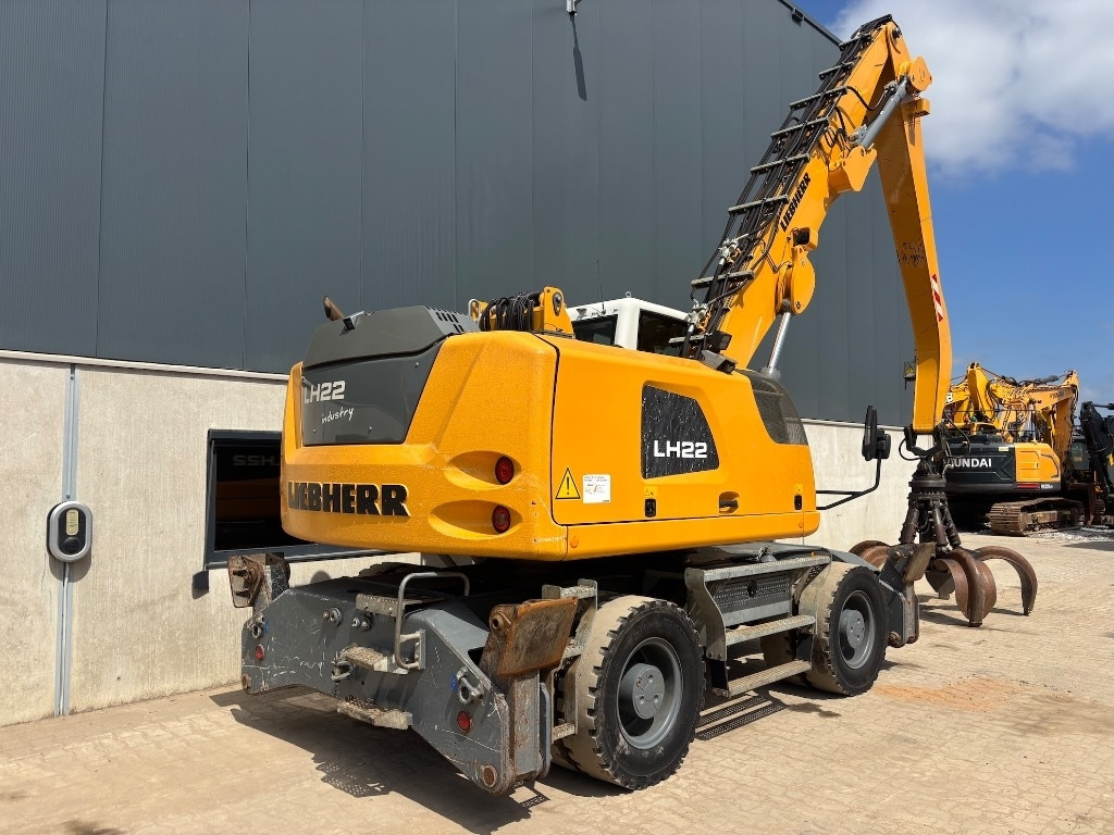 Liebherr LH 22 -- LH22 -- LH 24 - Waste/ Industry handler: picture 5 Liebherr LH 22 -- LH22 -- LH 24 - Waste/ Industry handler: picture 5