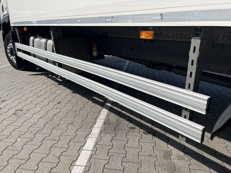 Box truck DAF CF 260 FA / 18 Ton / 93 dkm / Box / Laadklep / APK 09-25: picture 16