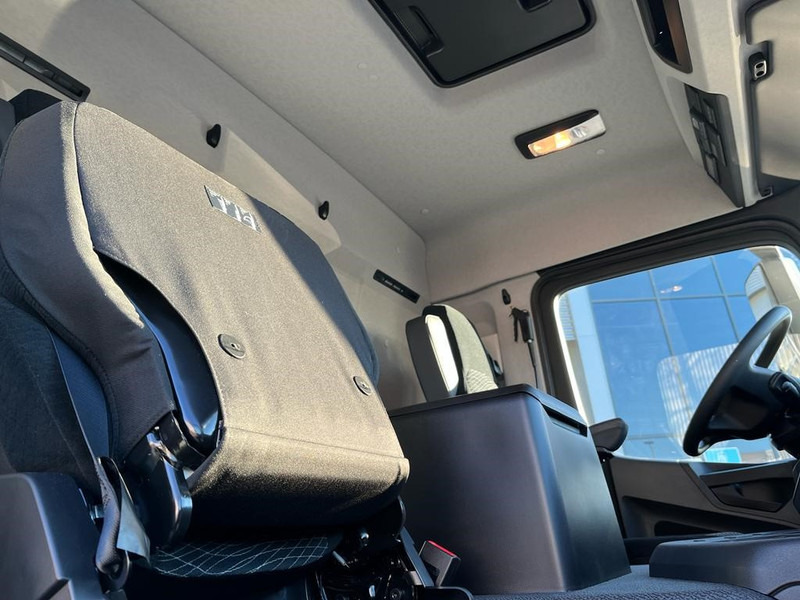 Mercedes-Benz Actros 2124 / Carrier Koeler / Alleen Te Huur -> 013-7200971 - Refrigerator truck: picture 4 Mercedes-Benz Actros 2124 / Carrier Koeler / Alleen Te Huur -> 013-7200971 - Refrigerator truck: picture 4