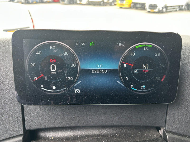 Mercedes-Benz Actros 2124 / Carrier Supra 850 -30 gr / Koeler / Laadklep / APK 03-26 - Refrigerator truck: picture 4 Mercedes-Benz Actros 2124 / Carrier Supra 850 -30 gr / Koeler / Laadklep / APK 03-26 - Refrigerator truck: picture 4