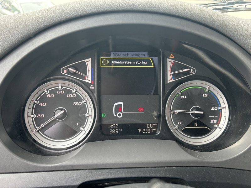 DAF CF 410 FT Space Cab / 742 dkm / 2 Tanks / NL Truck - Tractor unit: picture 4 DAF CF 410 FT Space Cab / 742 dkm / 2 Tanks / NL Truck - Tractor unit: picture 4