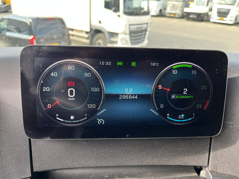 Mercedes-Benz Actros 1842 Gigaspace / 298 km / Full Spoiler / NL truck - Tractor unit: picture 4 Mercedes-Benz Actros 1842 Gigaspace / 298 km / Full Spoiler / NL truck - Tractor unit: picture 4