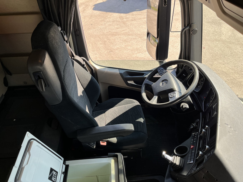 Mercedes-Benz Actros 1842 Streamspace / 873 dkm / 2 Tanks / NL Truck - Tractor unit: picture 3 Mercedes-Benz Actros 1842 Streamspace / 873 dkm / 2 Tanks / NL Truck - Tractor unit: picture 3