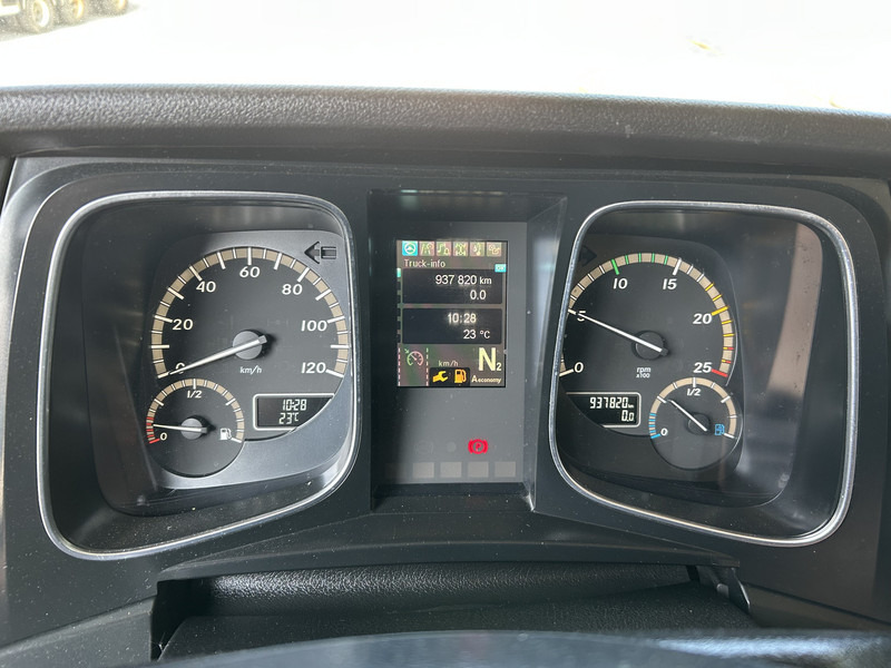 Mercedes-Benz Actros 1842 Streamspace / 937 dkm / 2 Tanks / NL Truck / 8x in stock - Tractor unit: picture 4 Mercedes-Benz Actros 1842 Streamspace / 937 dkm / 2 Tanks / NL Truck / 8x in stock - Tractor unit: picture 4