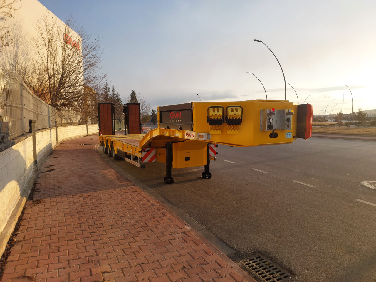 New Low loader semi-trailer GVN Trailer 3 AXLE LOWBED: picture 21