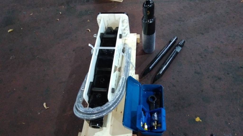 Essential EB20 - Hydraulic hammer for Construction machinery: picture 5 Essential EB20 - Hydraulic hammer for Construction machinery: picture 5
