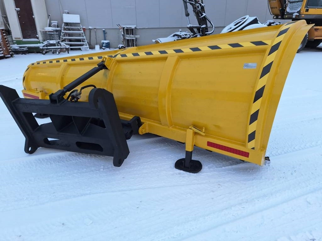 Rote 360 alueaura - Snow plough for Agricultural machinery: picture 1 Rote 360 alueaura - Snow plough for Agricultural machinery: picture 1