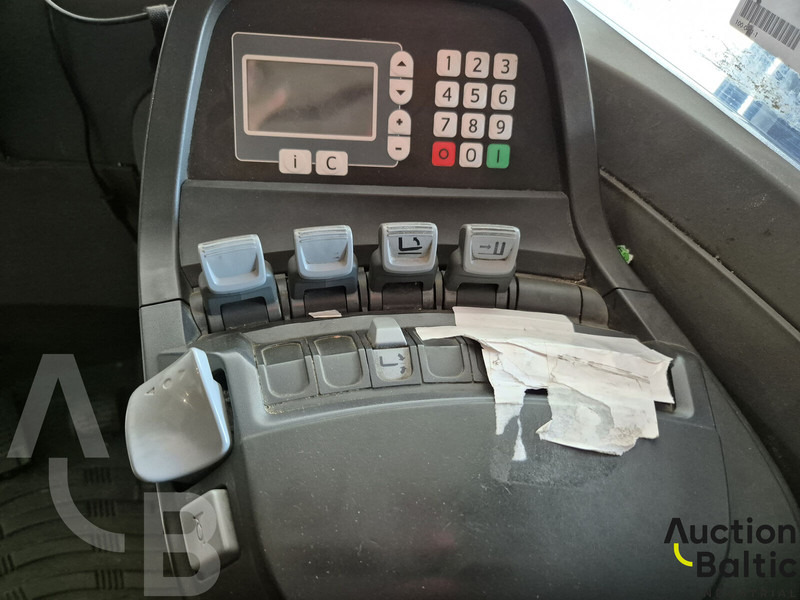 BT RR E 140 - Reach truck: picture 5 BT RR E 140 - Reach truck: picture 5