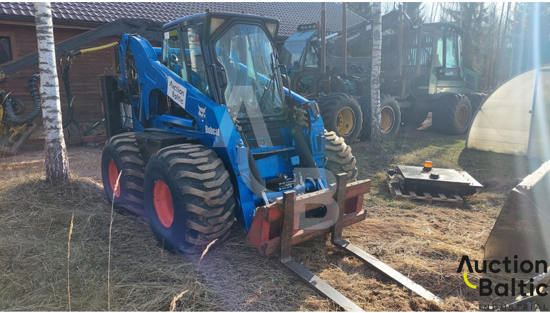 Bobcat S 300 - Skid steer loader: picture 2 Bobcat S 300 - Skid steer loader: picture 2