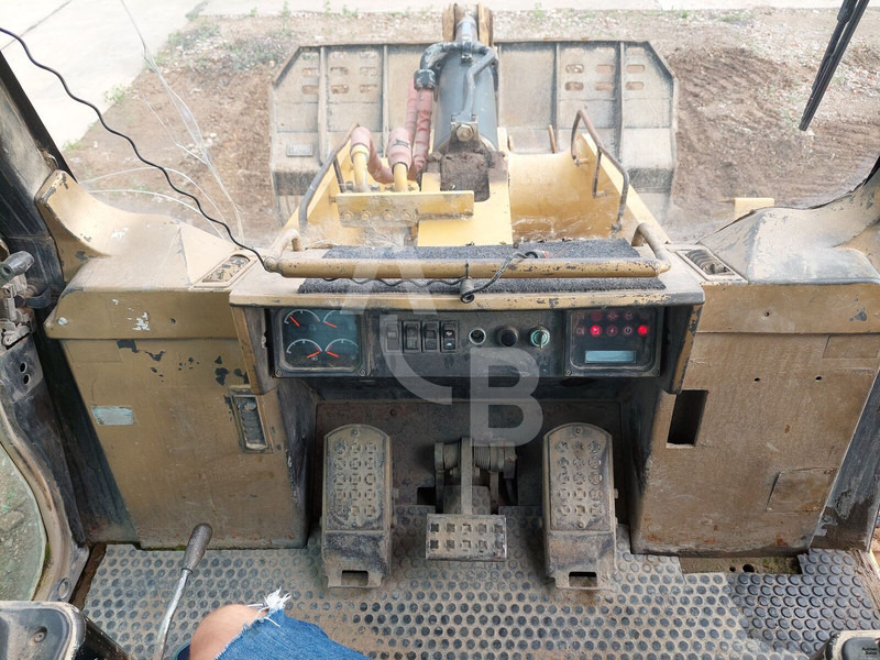 Crawler loader Caterpillar 963 C: picture 9