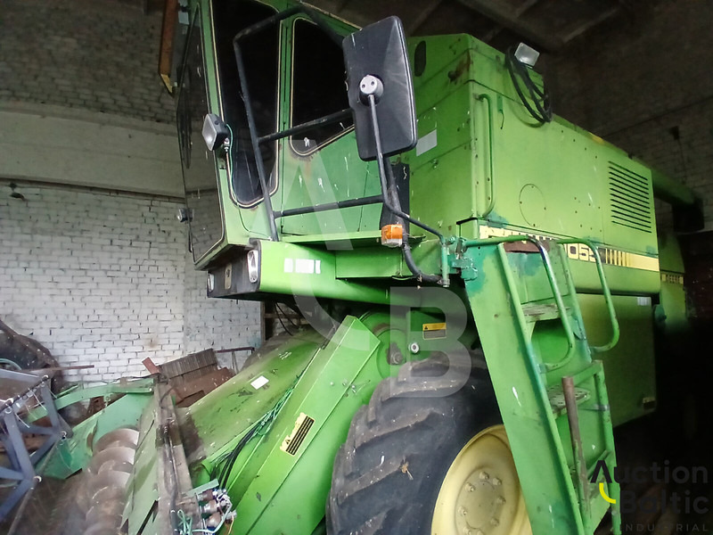 Combine harvester for transportation of food John Deere 1055: picture 7