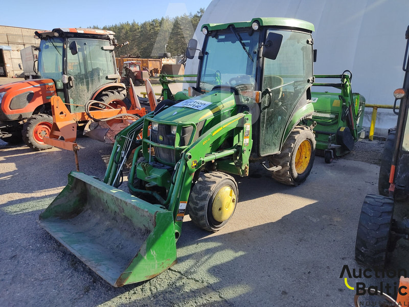 John Deere 2026R - Farm tractor: picture 1 John Deere 2026R - Farm tractor: picture 1