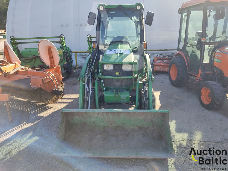 John Deere 2026R - Farm tractor: picture 3 John Deere 2026R - Farm tractor: picture 3
