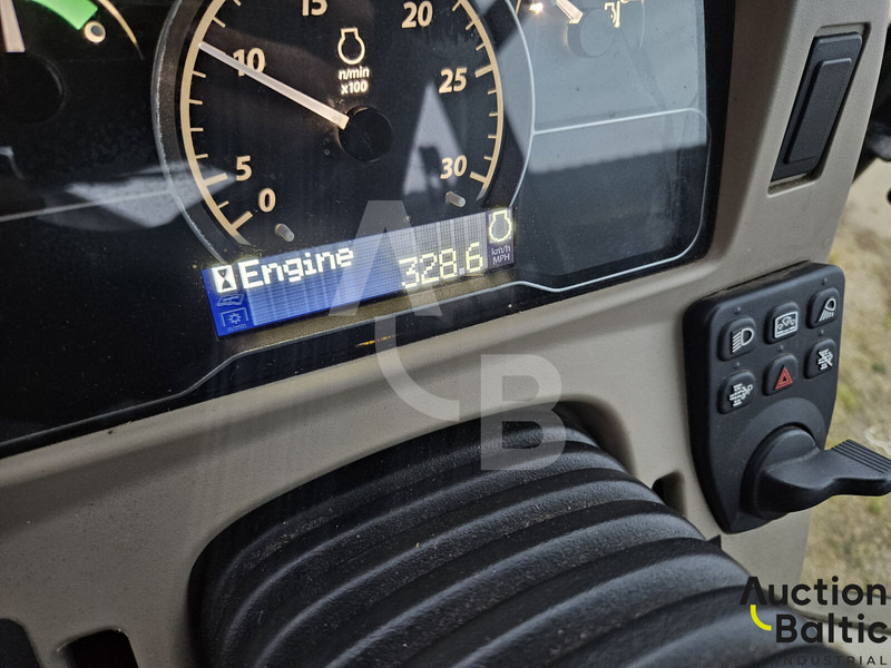 John Deere 4066 R - Farm tractor: picture 5 John Deere 4066 R - Farm tractor: picture 5