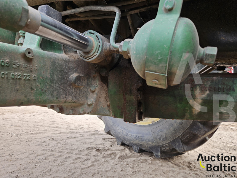 Farm tractor John Deere 6430: picture 10