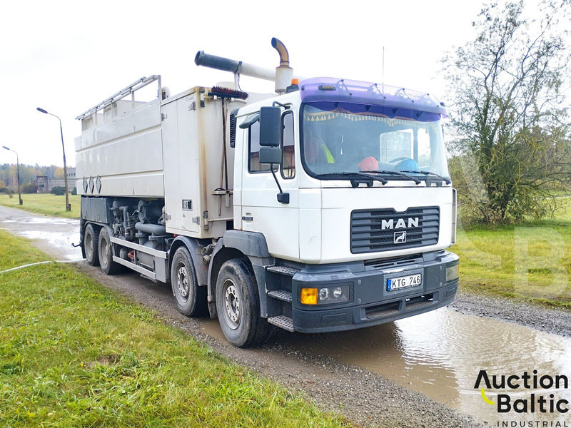 MAN T 46 - Vacuum truck: picture 2 MAN T 46 - Vacuum truck: picture 2