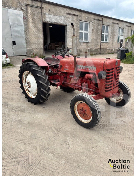 MCCORMICK International Farmall D-324 - Farm tractor: picture 1 MCCORMICK International Farmall D-324 - Farm tractor: picture 1