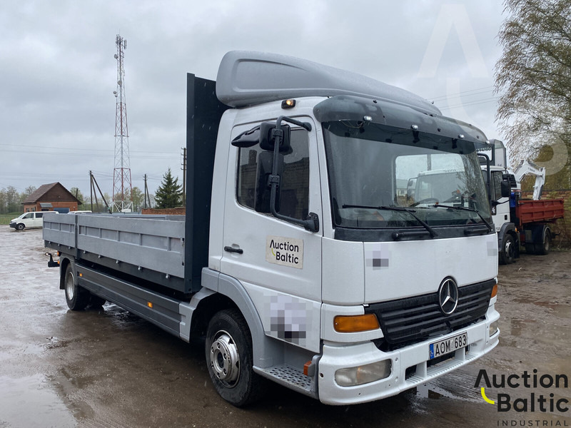 Mercedes-Benz 815 - Dropside/ Flatbed truck: picture 2 Mercedes-Benz 815 - Dropside/ Flatbed truck: picture 2