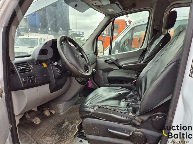 Mercedes-Benz Sprinter - Curtain side van: picture 5 Mercedes-Benz Sprinter - Curtain side van: picture 5