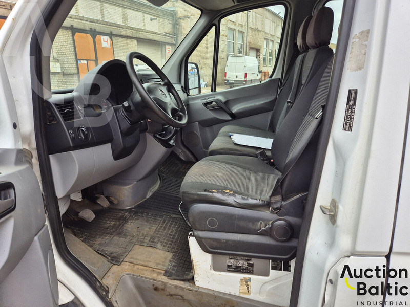 Mercedes-Benz Sprinter - Curtain side van: picture 5 Mercedes-Benz Sprinter - Curtain side van: picture 5