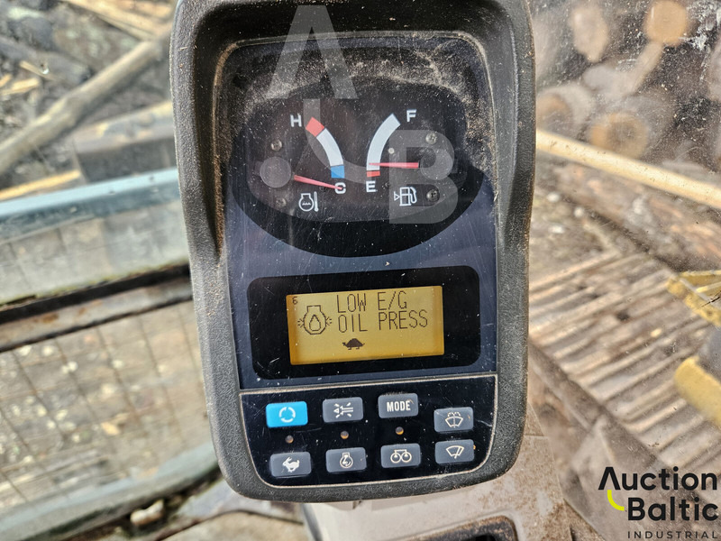 Crawler excavator New Holland E 145: picture 20