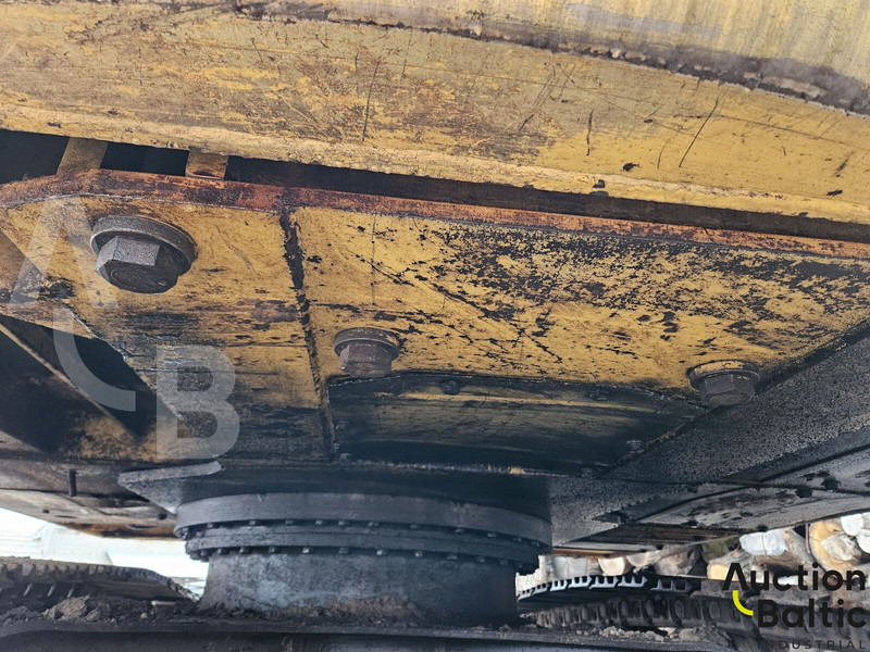 Crawler excavator New Holland E 145: picture 16