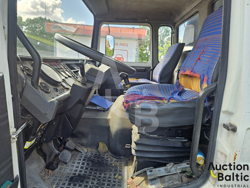 Renault Midliner S 150 - Tank truck: picture 4 Renault Midliner S 150 - Tank truck: picture 4