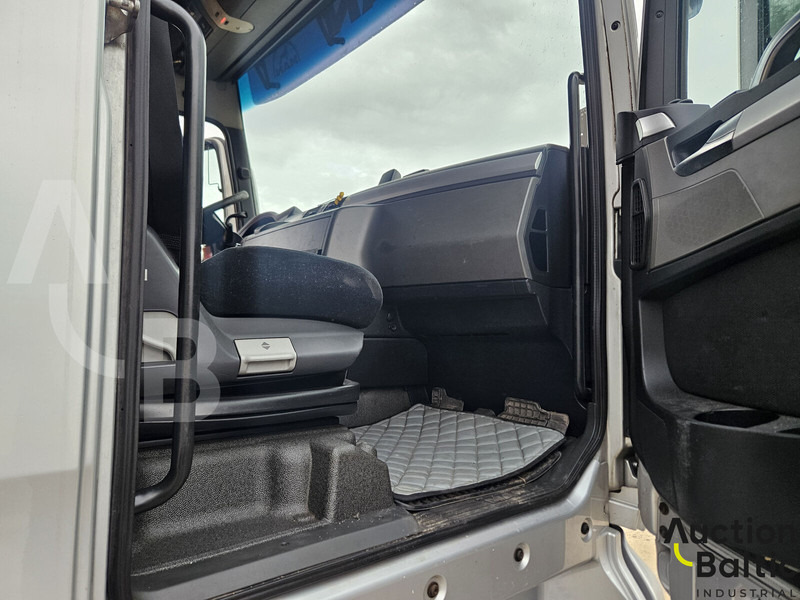 Tractor unit MAN TGX18.480: picture 13