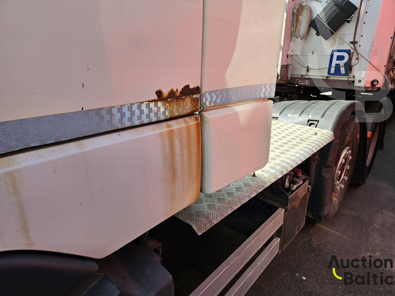 Tractor unit Volvo FH440: picture 8