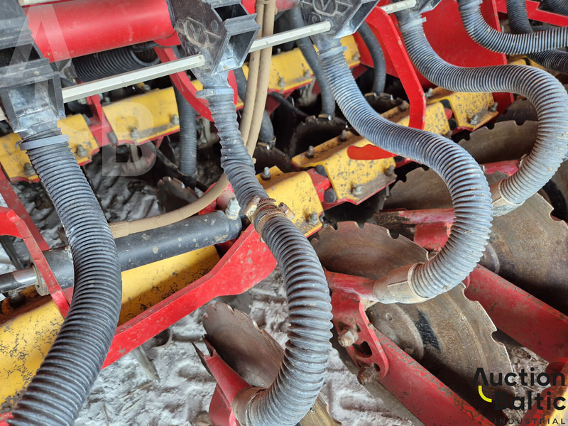 Vaderstad Rapid400C - Sowing equipment: picture 5 Vaderstad Rapid400C - Sowing equipment: picture 5