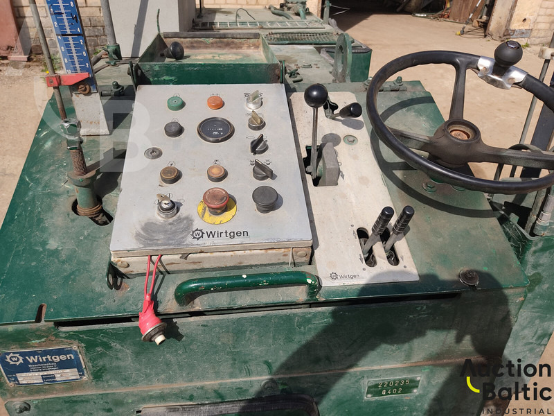 Asphalt machine Wirtgen W350: picture 6