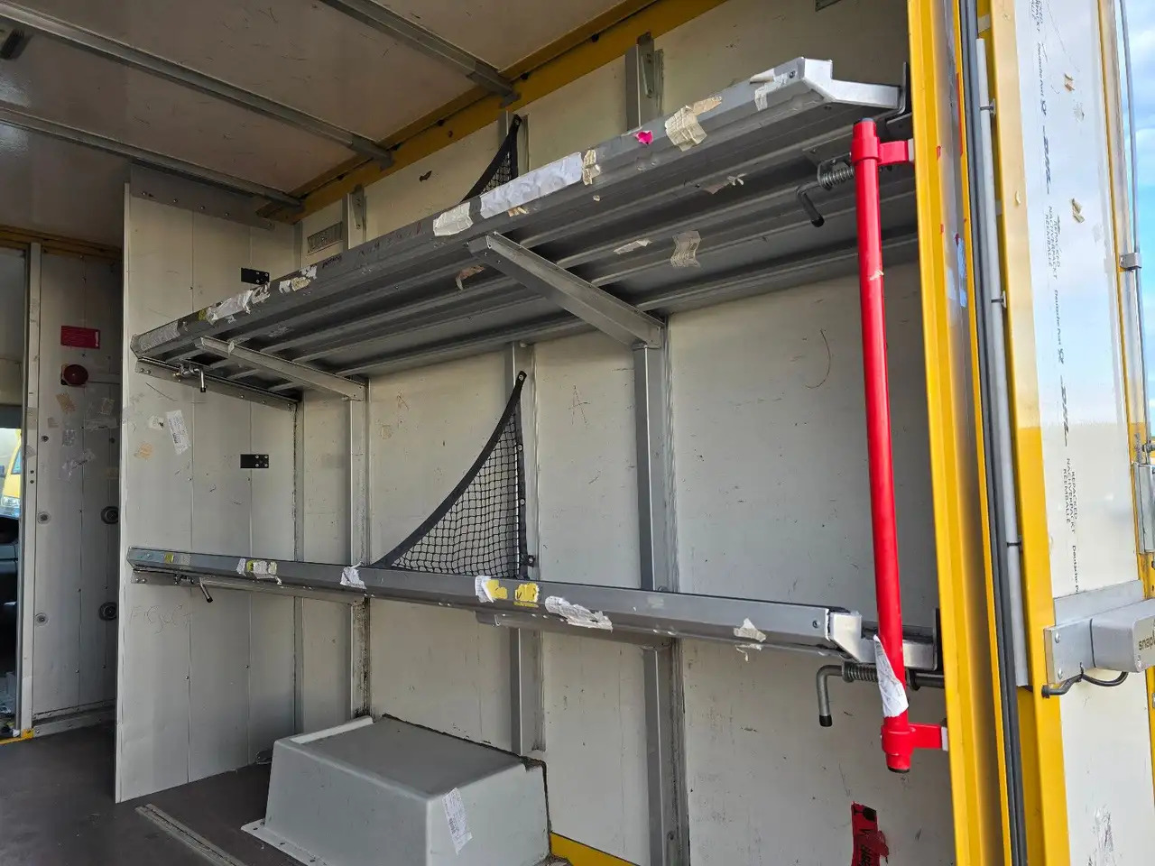 Car Iveco /Regalsystem/Luftfeder/KURZ/1. Hand: picture 9 Car Iveco /Regalsystem/Luftfeder/KURZ/1. Hand: picture 9