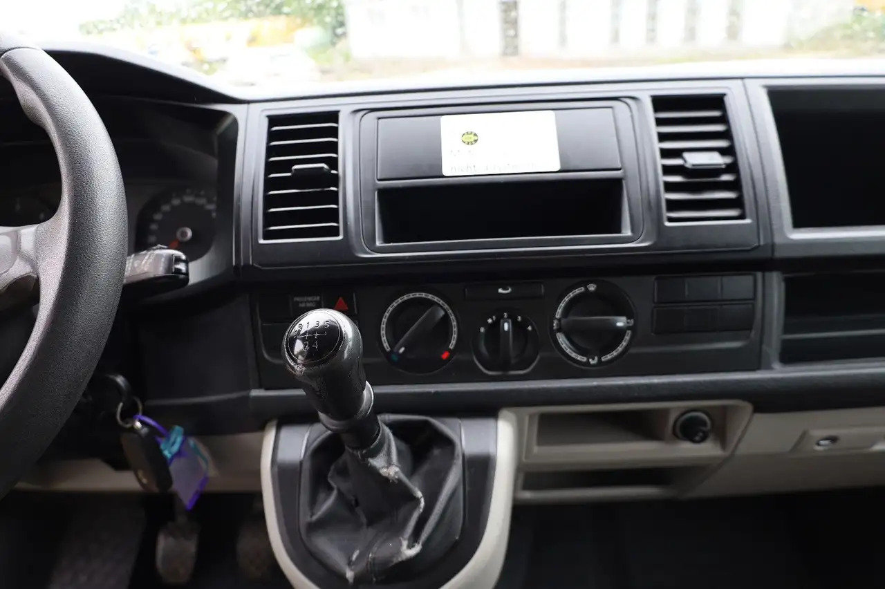 Car Volkswagen T6: picture 8