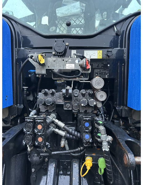 Farm tractor New Holland New Holland T7.215S: picture 8