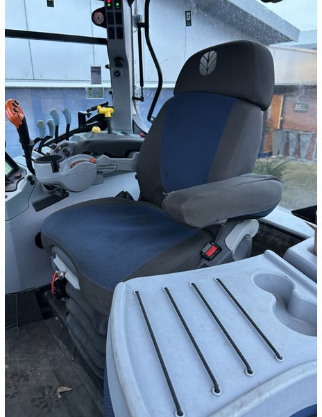 Farm tractor New Holland New Holland T7.215S: picture 17