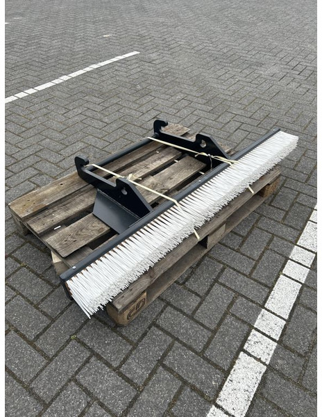 Tobroco Veegborstel 150 cm Giant aanspan - Broom for Construction machinery: picture 4 Tobroco Veegborstel 150 cm Giant aanspan - Broom for Construction machinery: picture 4
