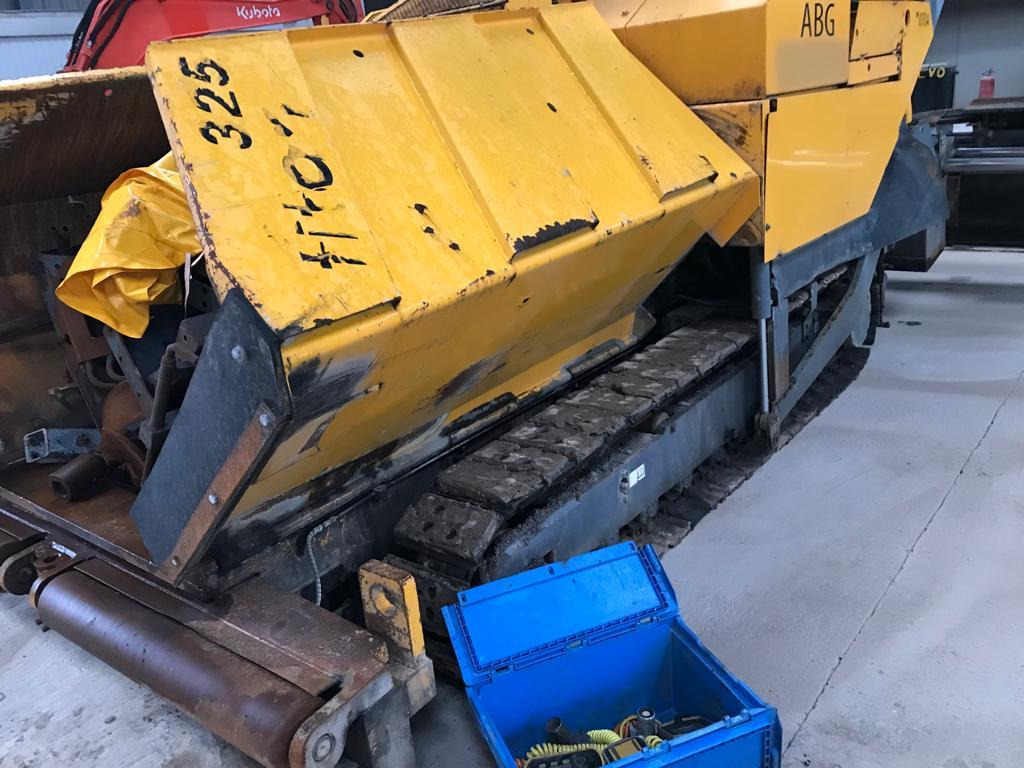 Asphalt paver ABG TITAN 325 and runs and runs: picture 13