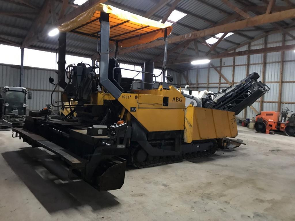 Asphalt paver ABG TITAN 325 and runs and runs: picture 16
