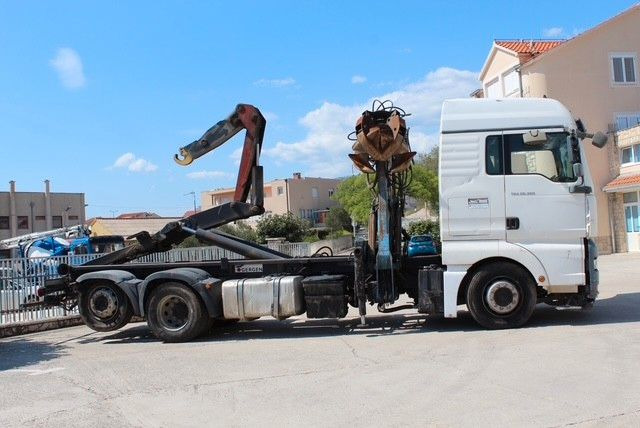 MAN TGA 26.360 FG 6x2 LL GERGEN Abroll + Penz Kran - Hook lift truck, Crane truck: picture 2 MAN TGA 26.360 FG 6x2 LL GERGEN Abroll + Penz Kran - Hook lift truck, Crane truck: picture 2